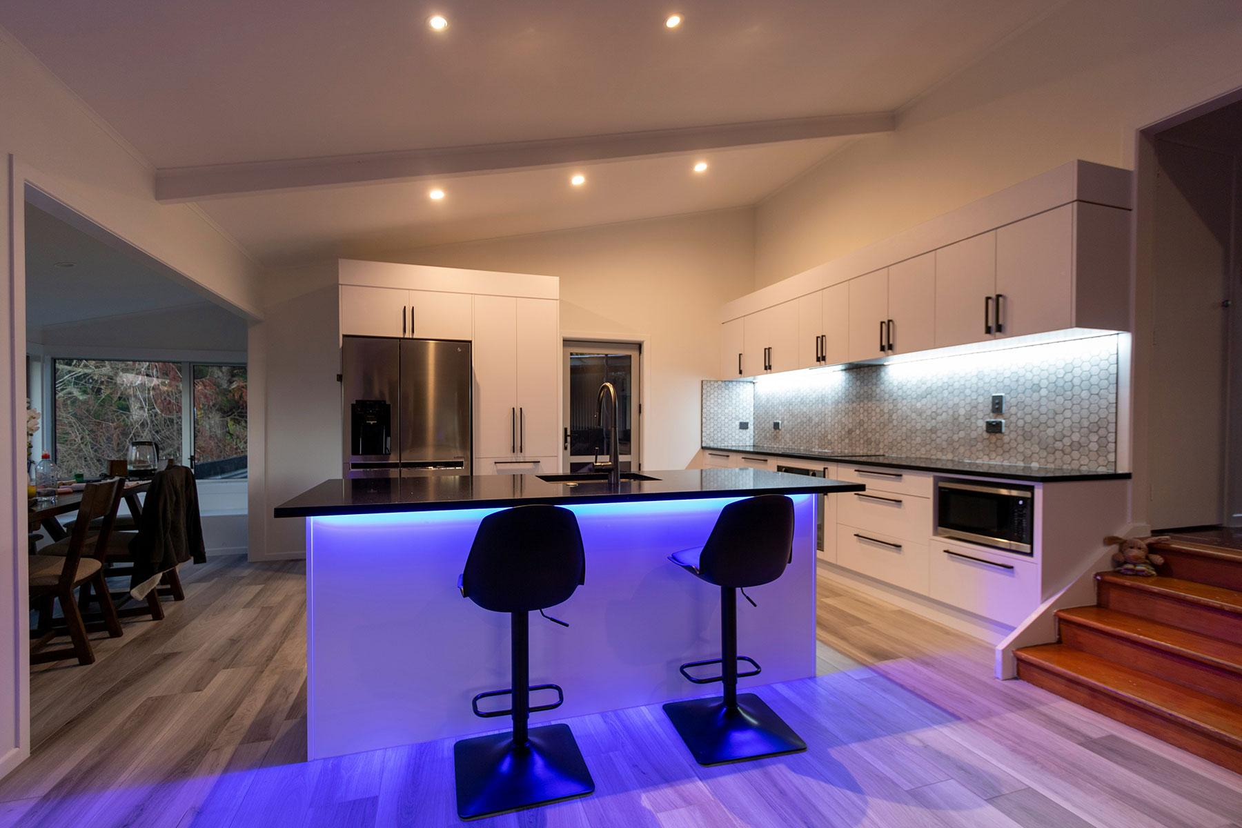 red-electric-guadaira-servicios-electricos-sevilla-casa-led-salon